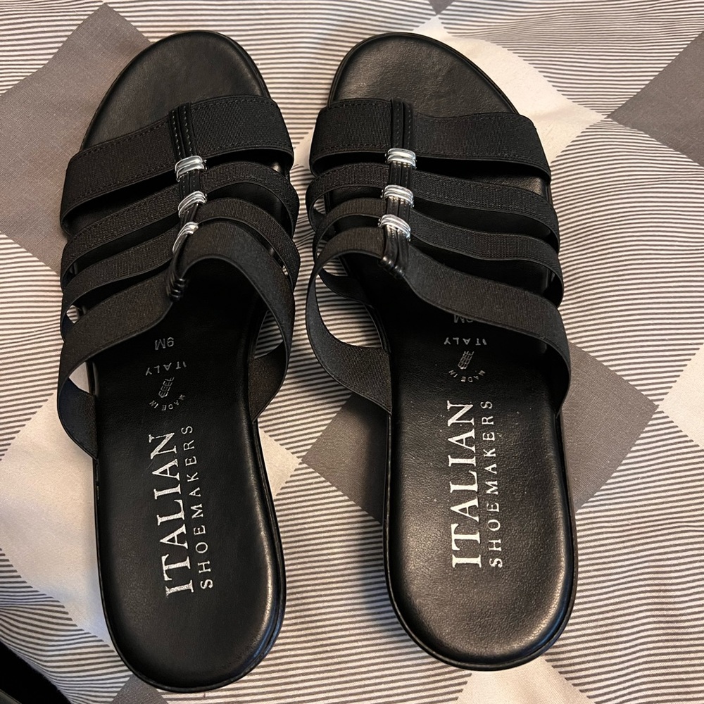 Black dress shoes